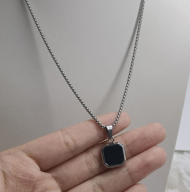 Men’s Trendy Onyx Stone Square Necklace (Silver) | 24 Inch Round Box Chain